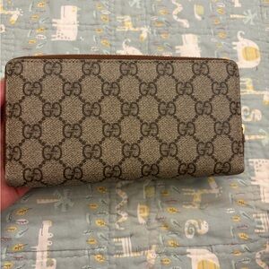 Gucci Zippy Wallet